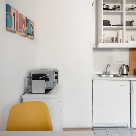 Wersten Nahe Uni & Uniklinik, Neue Mobel & Bad, Kochnische Apartment Dusseldorf