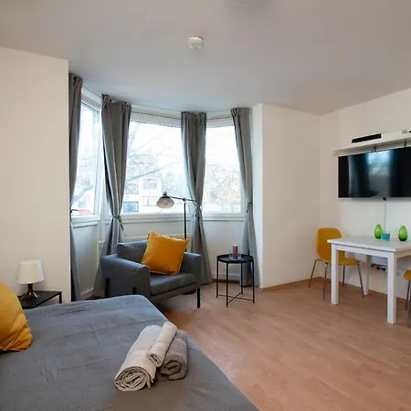 Apartment Wersten Nahe Uni & Uniklinik, Neue Mobel & Bad, Kochnische