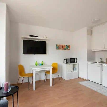 Apartment Wersten Nahe Uni & Uniklinik, Neue Mobel & Bad, Kochnische *